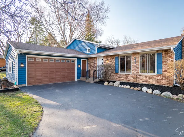 586 Gaslight Dr, Algonquin, IL 60102