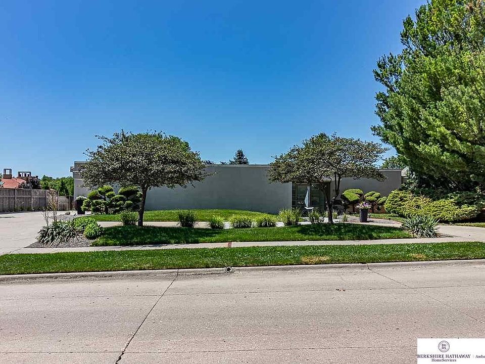 1st image of 9709 Ascot Dr