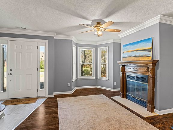 4th image of 415 Autumnwood Dr SW