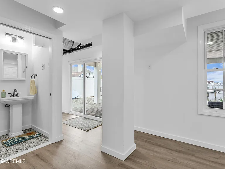 3306 Windsor Ave — Photo 44