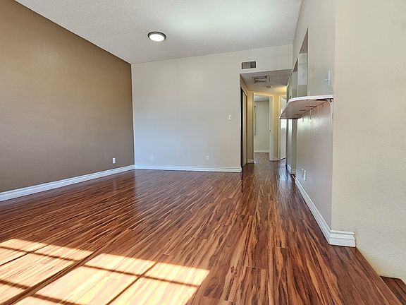 3rd image of 13749 Los Angeles St