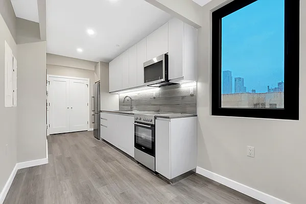 Rented by Safdie Realty Group | media 18