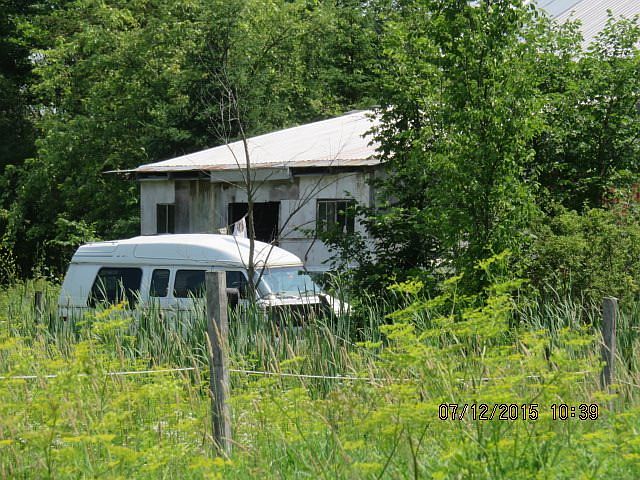 2nd image of 827 Deweys Bridge Rd