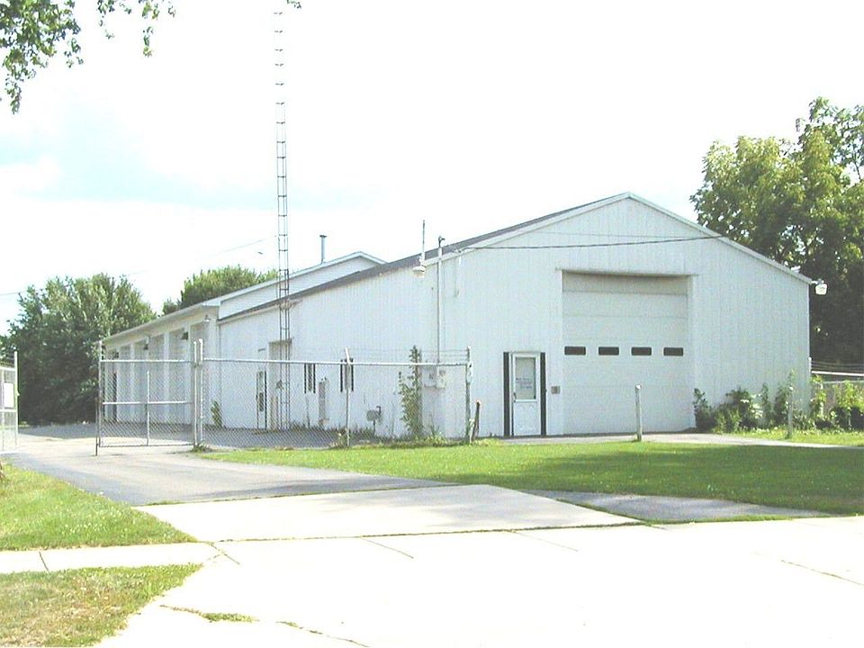 1st image of 135 Garden Ln