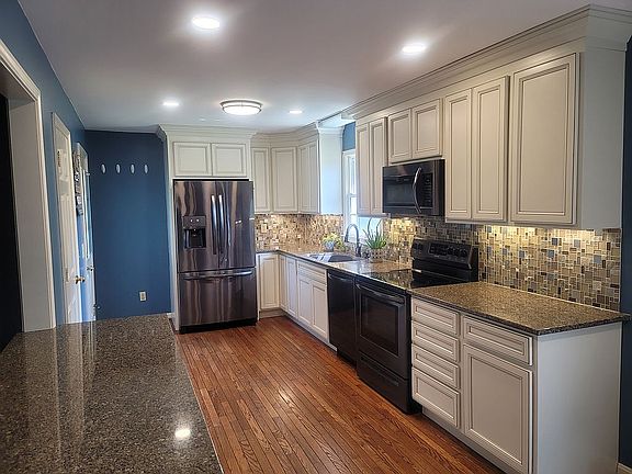4th image of 16508 Hearl Dr