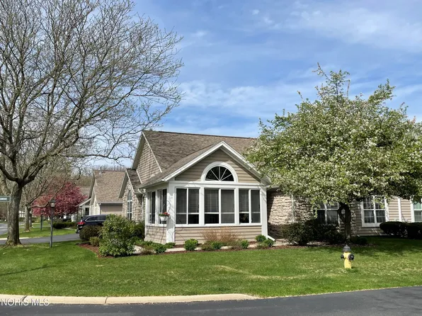 2300 Whispering Pines Dr, Toledo, OH 43617