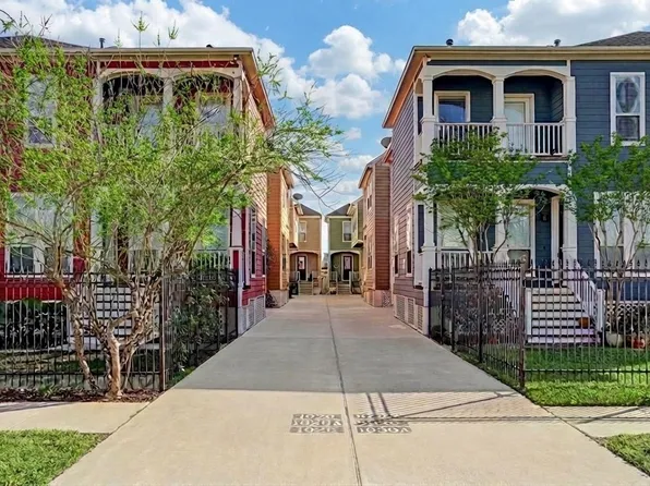 1030 W 16th St, Houston, TX 77008