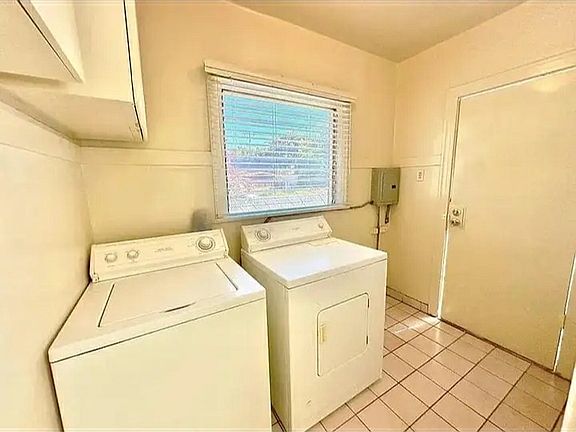 3rd image of 11242 Oxnard St #2-BD1-400