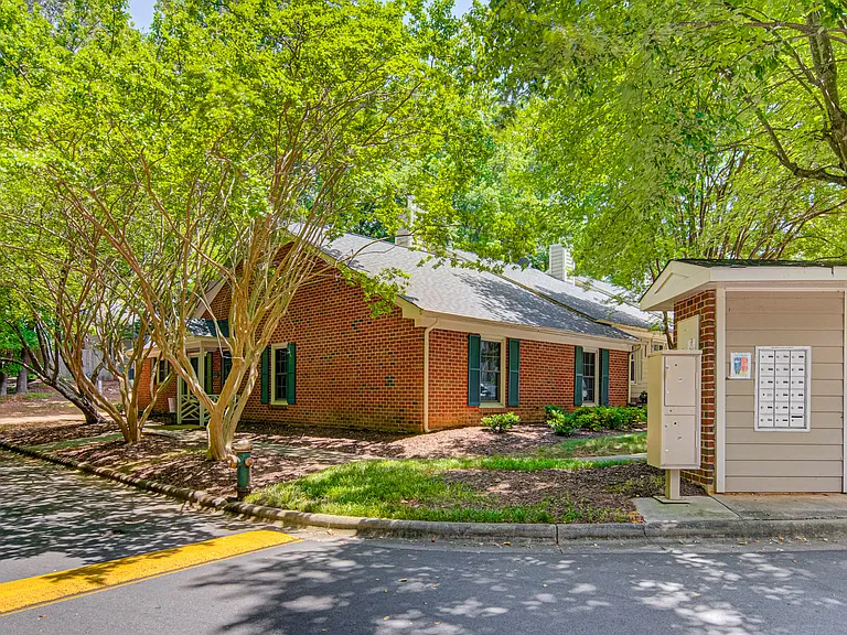 4639 Lawndale Dr — Photo 9