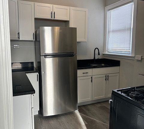2nd image of 124 1/2 E Sibley St APT 35