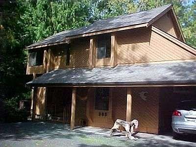 1st image of 305 E Pointes Dr E