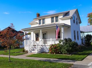 18 Maple St, Rouses Pt, NY 12979