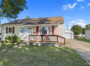 807 Montgomery St, Hillsboro, IL 62049
