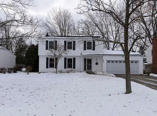 6096 Sherwood Dr, North Olmsted, OH