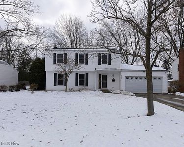 6096 Sherwood Dr, North Olmsted, OH, 44070