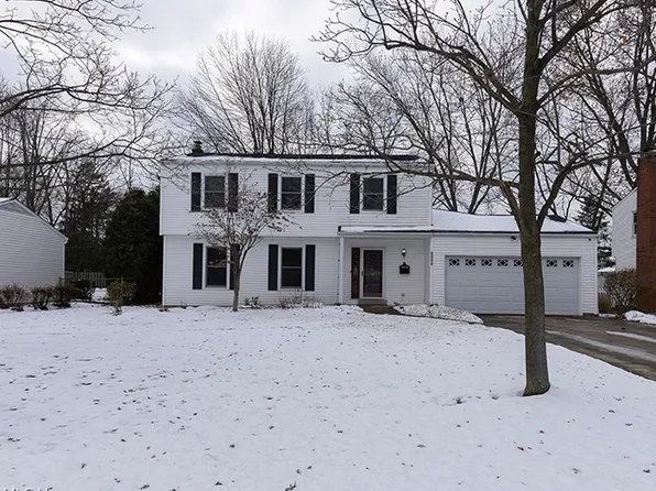6096 Sherwood Dr, North Olmsted, OH 44070