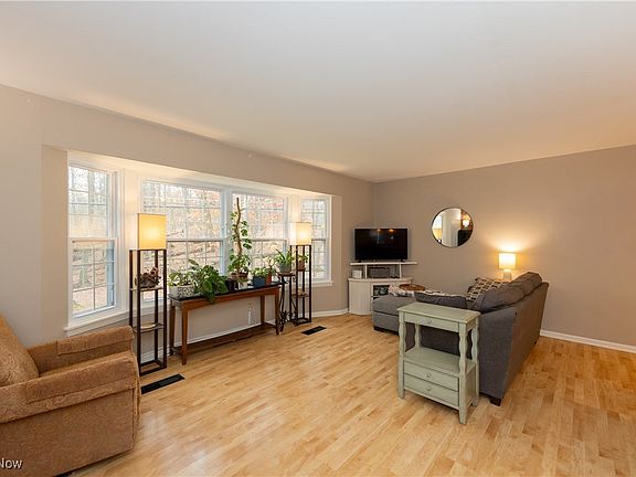 4th image of 7000 Carriage Hill Dr APT 203