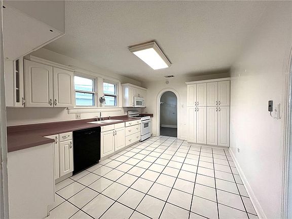 3rd image of 2407 Lafayette St