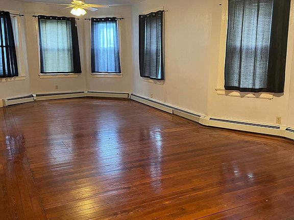 3rd image of 132 Doyle Ave #1