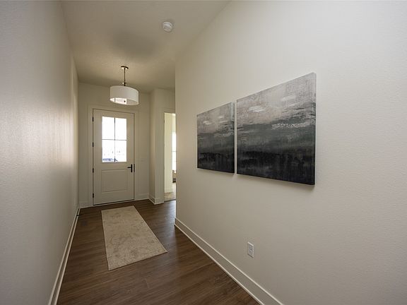 5th image of 565 NW Mosaic Ave