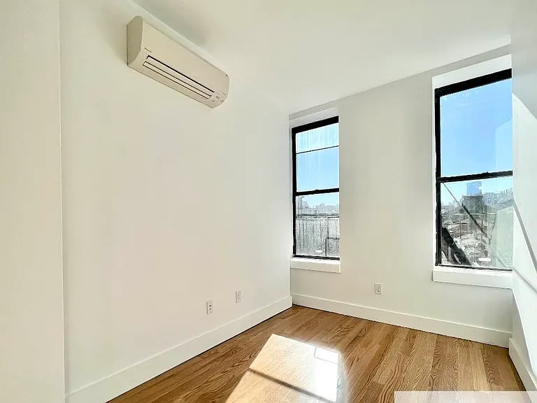 703 E 6th St #2A — Photo 2