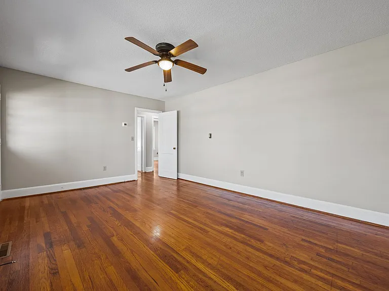 1208 S 9th St — Photo 31