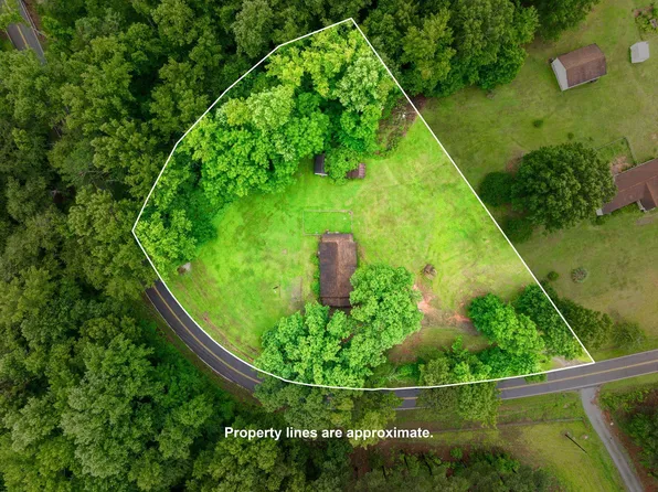 950 Dickson Rd, Campobello, SC 29322