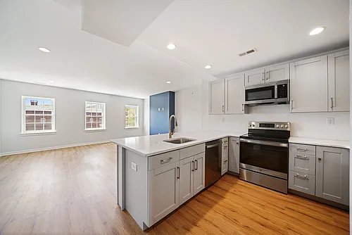5 N Walnut St Photo 1