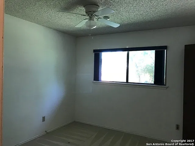 13851 Susancrest Dr — Photo 11
