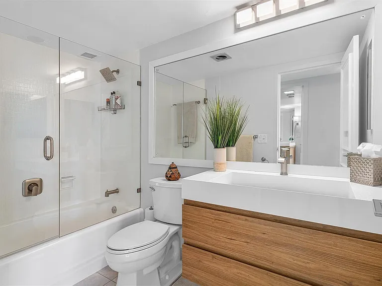 3000 Holiday Dr — Photo 30