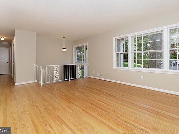 4th image of 9119 Maywood Ln