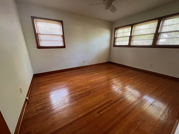 3rd image of 556 N Caddy Ln