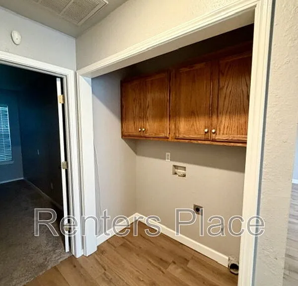 312 W Sycamore St — Photo 12