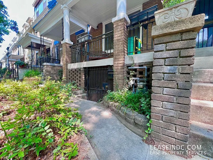 Building Photo - 1211 Park Rd NW #B