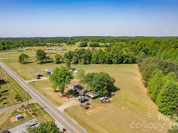 3rd image of 2462 & 2464 Leonhardt Rd