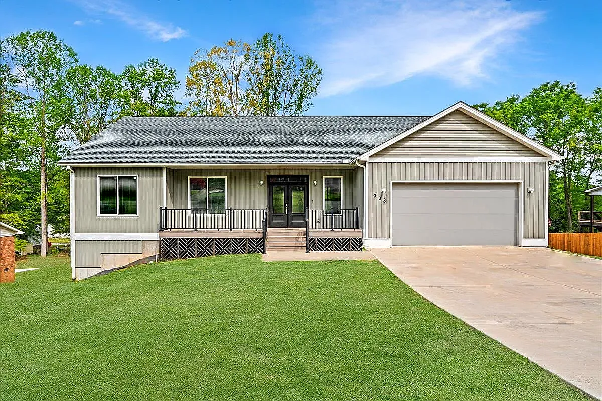 5 bed, 3740 sqft, $2,800 — Photo 1