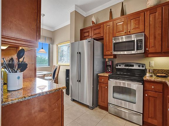 4th image of 3500 Oaks Clubhouse Dr APT 303