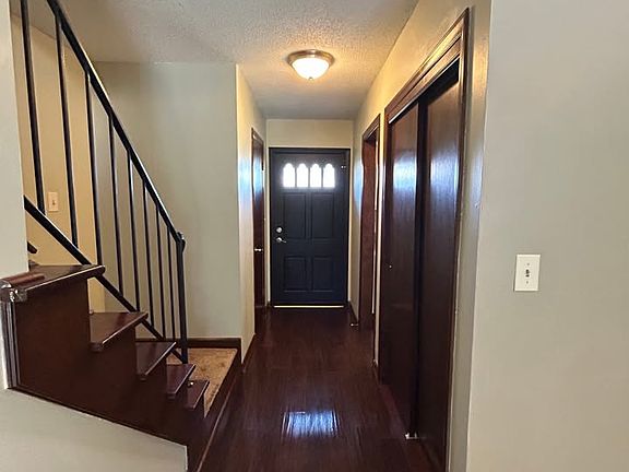 2nd image of 900 SW Kingscross Rd APT B