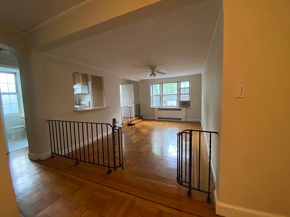 1st image of 25 Minetta Ln APT 3C