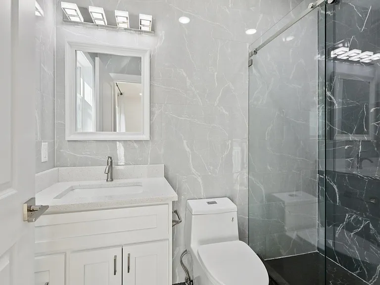131 Zabriskie St — Photo 33