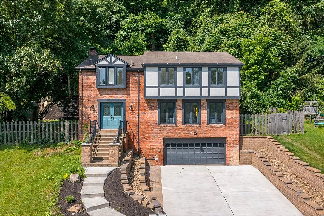 2470 Corteland Dr photo 1