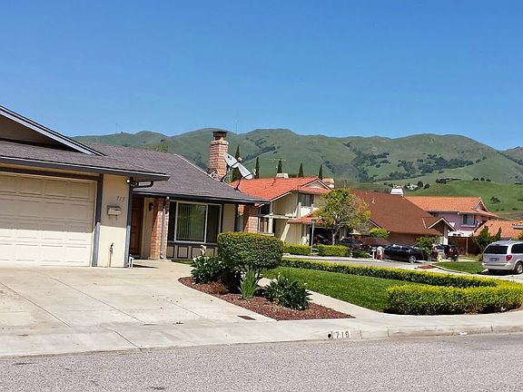 3rd image of 719 Singley Dr