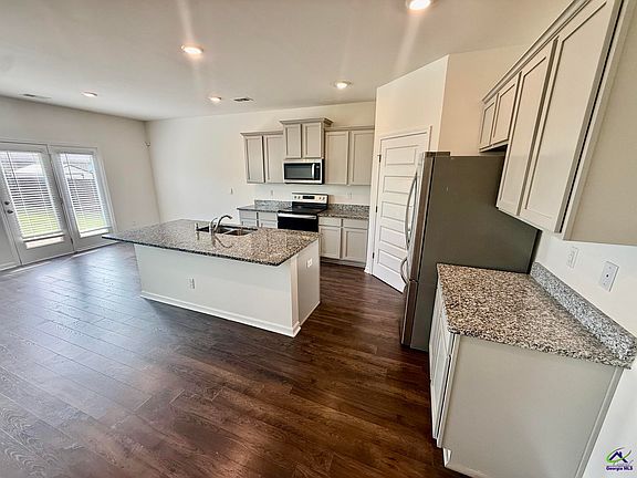 5th image of 216 Barnyard Way