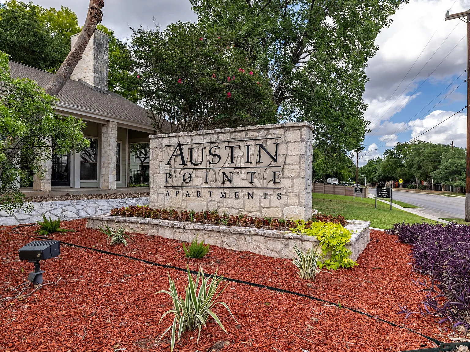 Austin Pointe Apartments — Photo 1