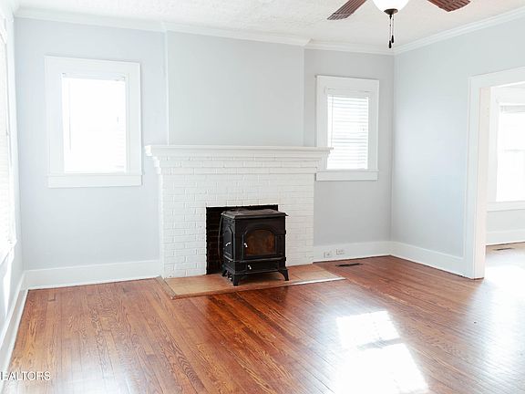 3rd image of 2312 Cedar Ln