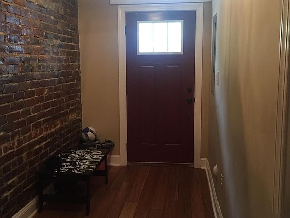 3rd image of 903 W Clay St