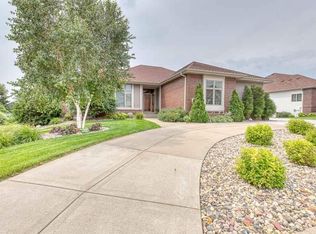 807 Hillcrest Grand Ave, Yankton, SD 57078