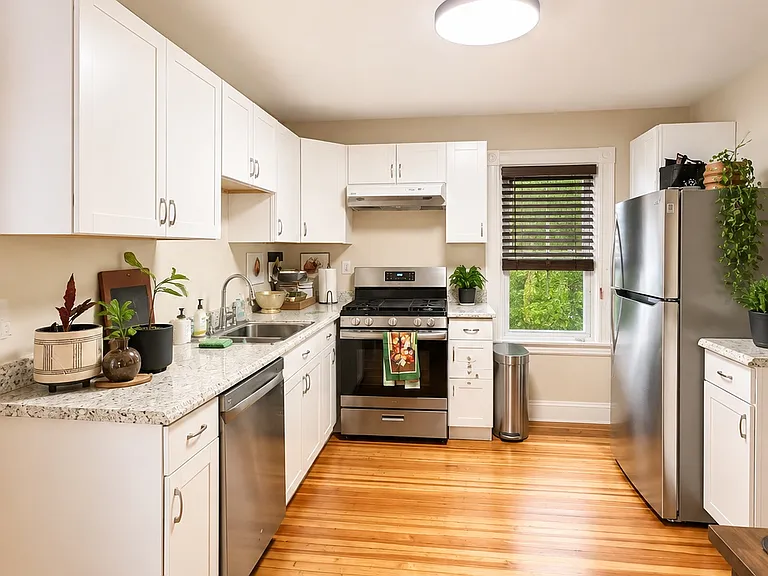 152 Grand Ave #2 — Photo 2