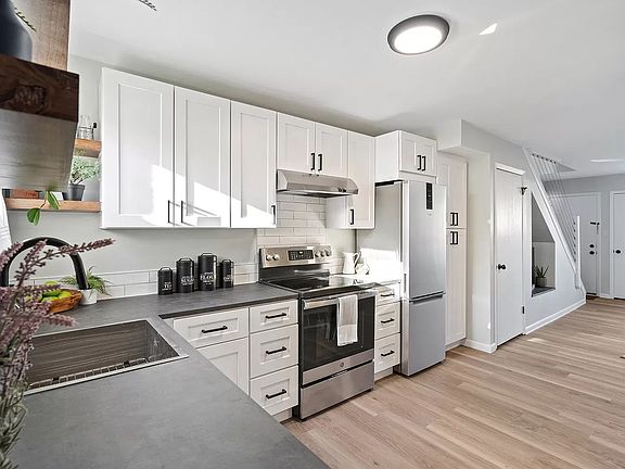 5th image of 3024 Ross Dr APT B11