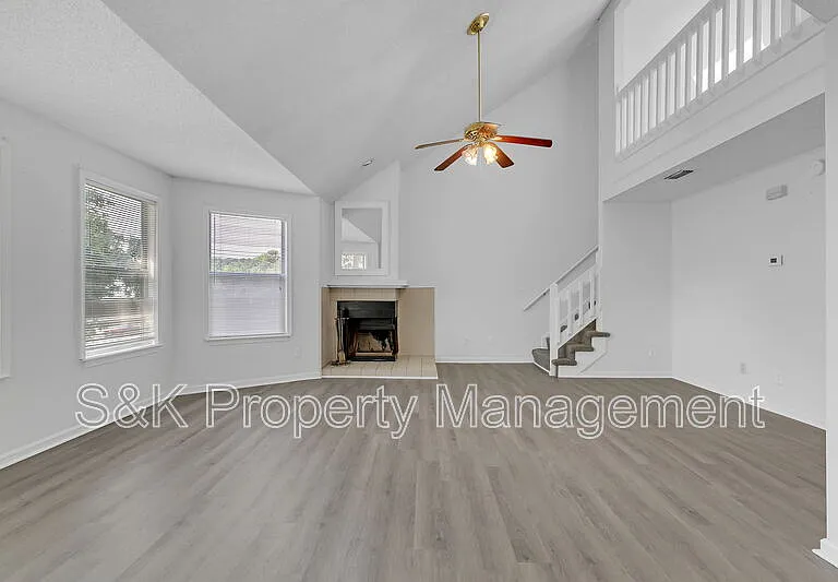 517 Mary Robert Ln #1 — Photo 4